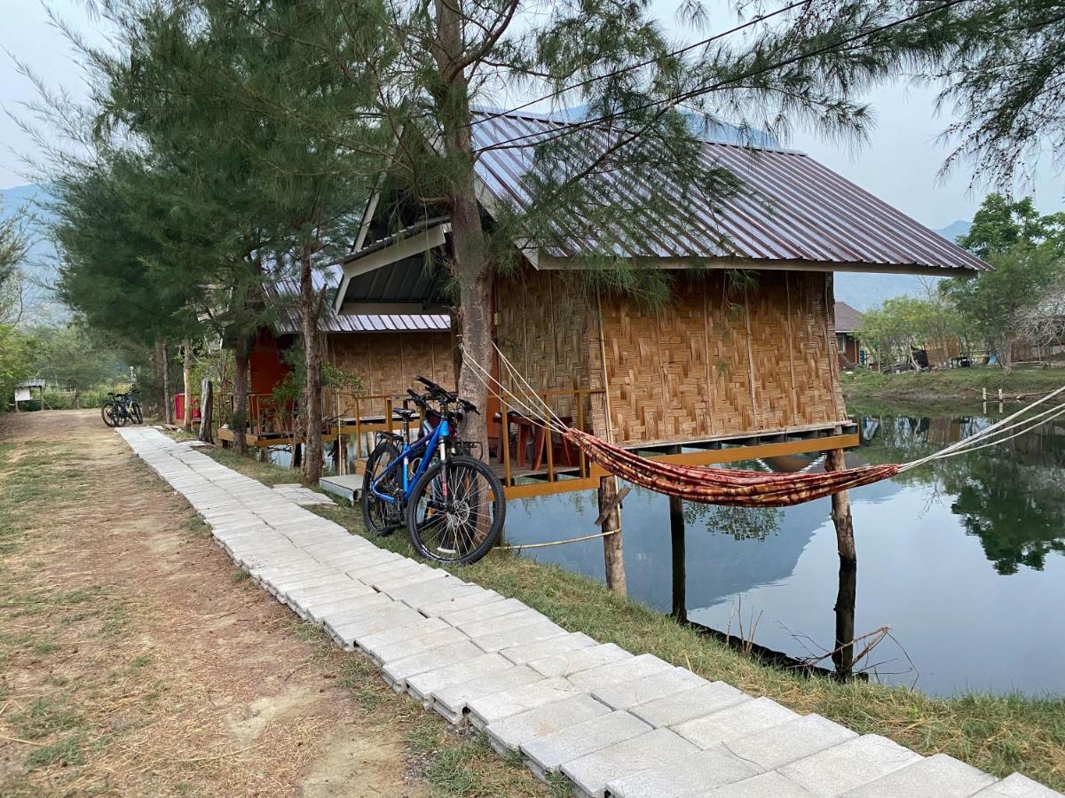 Hotel Numpu Baandin à Sam Roi Yot Extérieur photo