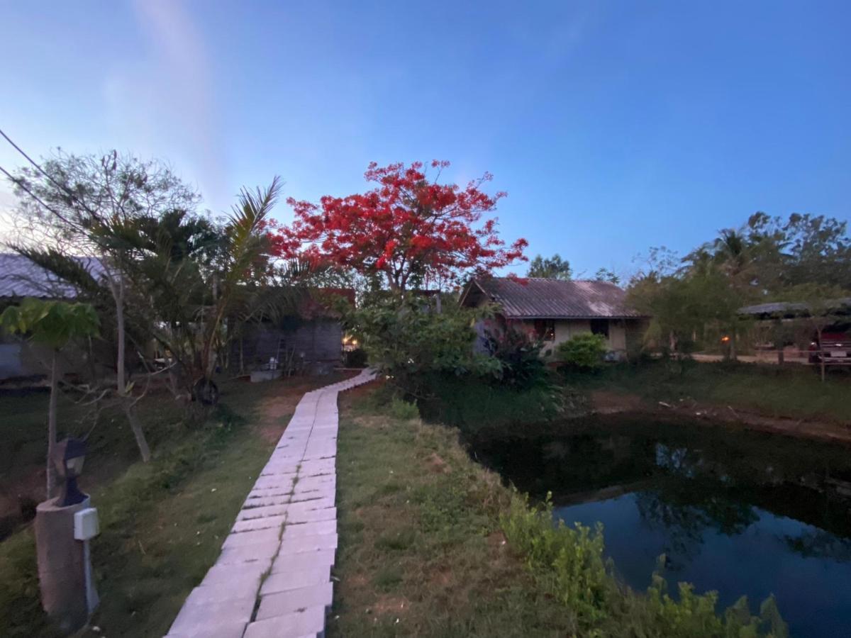 Hotel Numpu Baandin à Sam Roi Yot Extérieur photo