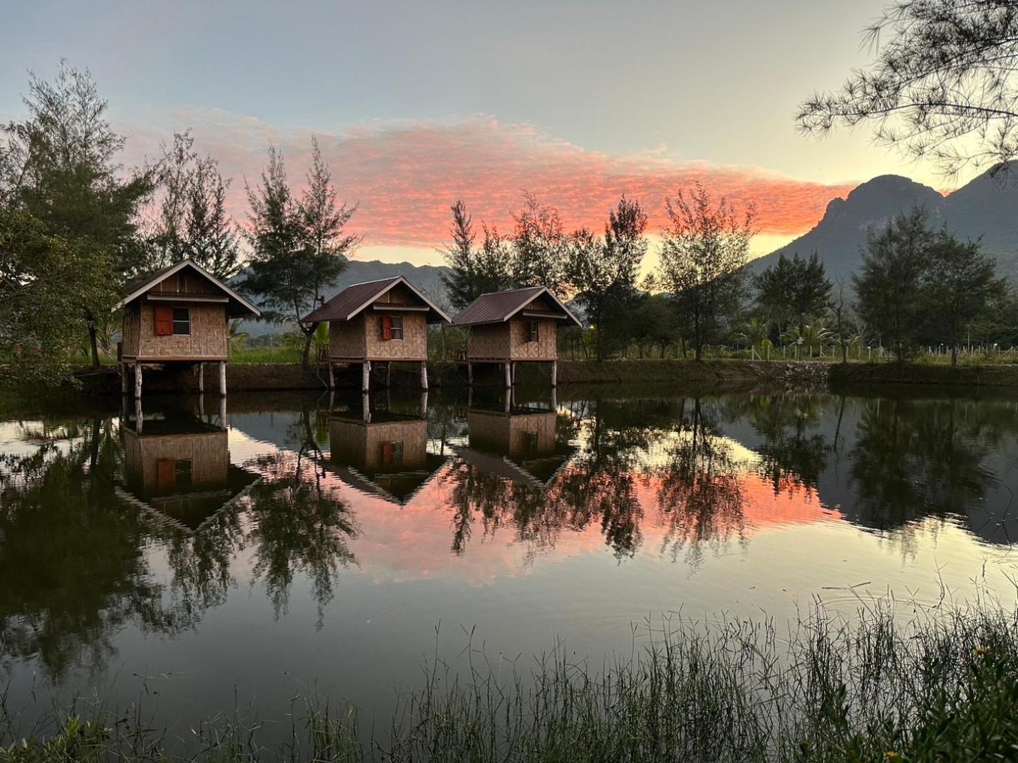 Hotel Numpu Baandin à Sam Roi Yot Extérieur photo