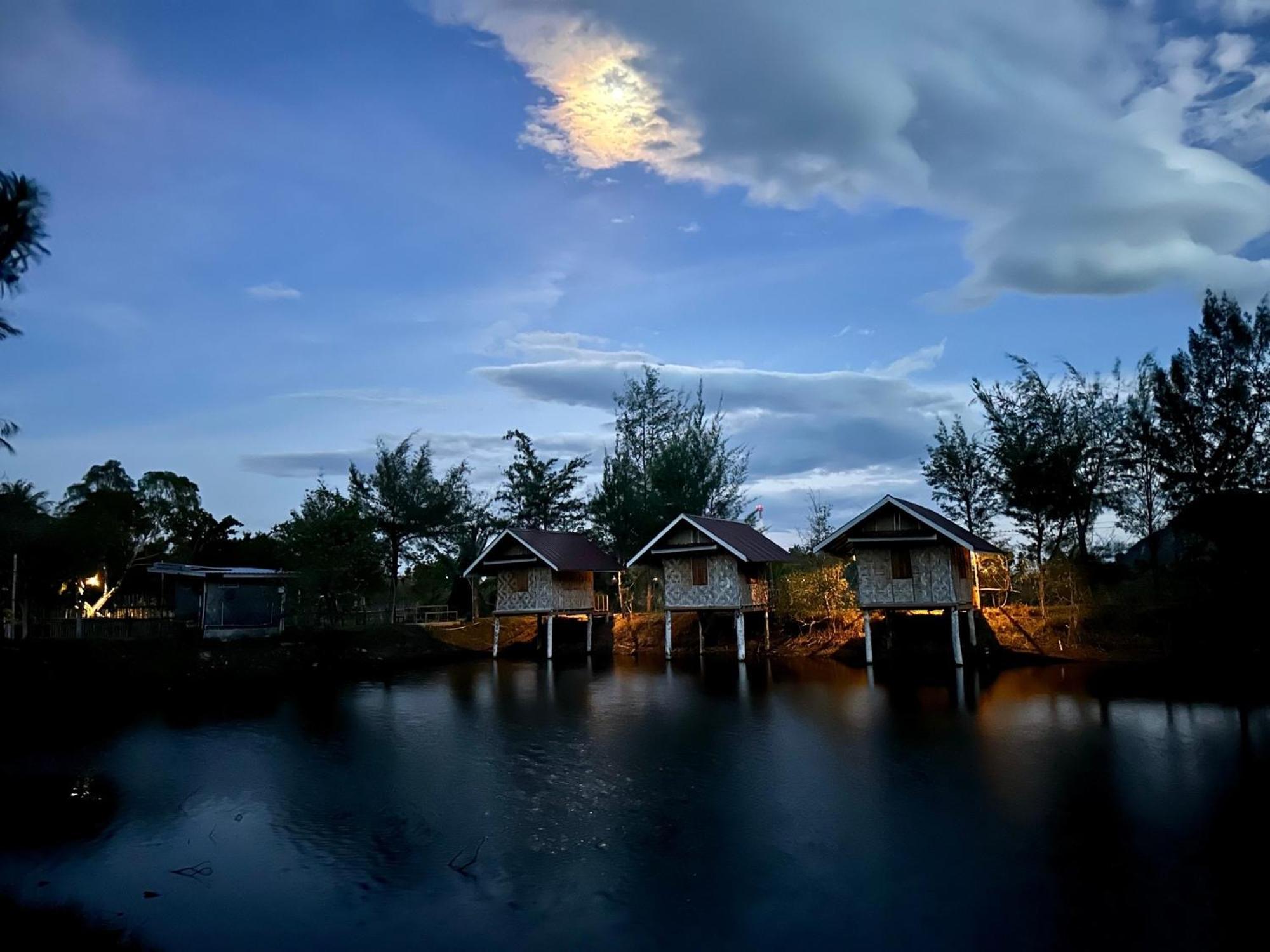 Hotel Numpu Baandin à Sam Roi Yot Extérieur photo